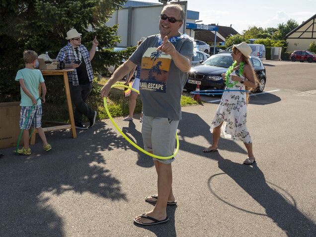 Hula-Hoop-Wettbewerb am Sommerfest